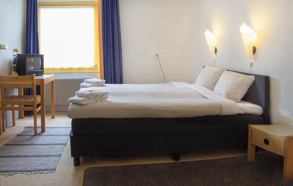 Hotel Restaurant 'De Oorsprong' Sint Nicolaasga Екстериор снимка